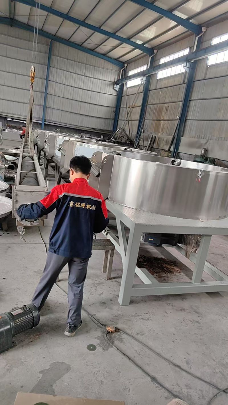 辣椒醬炒干機(jī)生產(chǎn)現(xiàn)場(chǎng)
